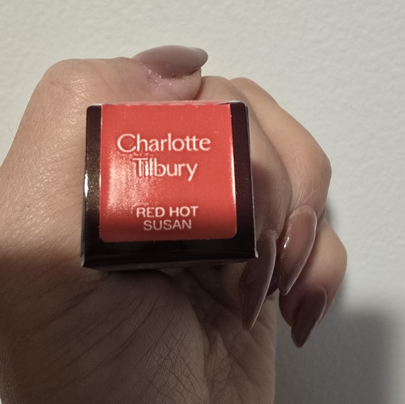 NIB Charlote Tilbury HOT LIPS REFILLRED Lipstick In Red Hot Susan - Picture 8 of 8